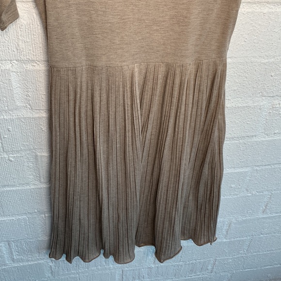 Banana Republic A-Line Side Zip Pleated Tan Dress sz 4 - Picture 2 of 7